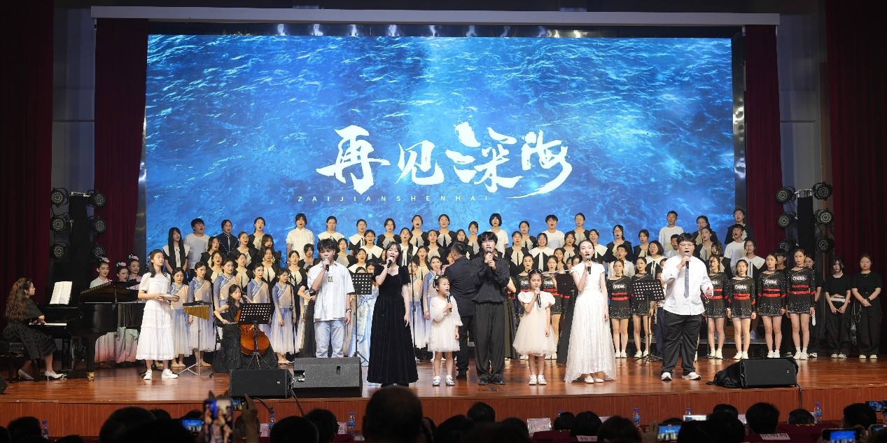 珠海市第二中学教育集团第三届“三月红”文艺晚会成功举办：师生展风采，优才受表彰